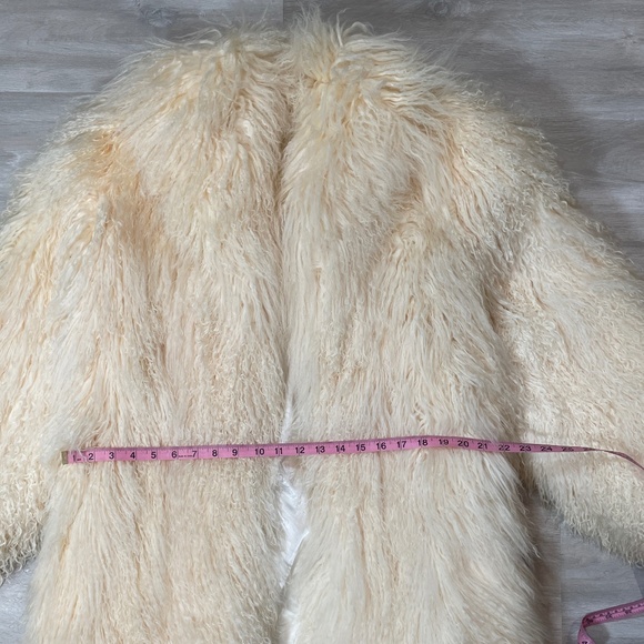 Vintage Tibet Lamb Fur Coat with Satin Lining - Rare and Pristine - Picture 15 of 16